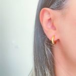 گوشواره حلقه‌ای استیل براق مدل نیکا سایز متوسط - تصویر 2