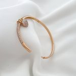 تکپوش نگین‌دار با آویز قلب ژوپینگ