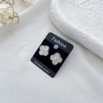 گوشواره گل درشت مستر کوالیتی ونکلیف نقره ای