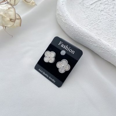 گوشواره گل درشت مستر کوالیتی ونکلیف نقره ای