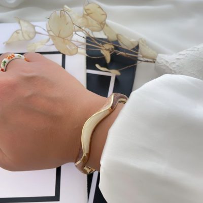 دستبند النگویی (بنگل) میناکاری موج شکلاتی، موکا، کرم