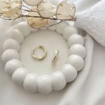 گوشواره حلقه ای میناکاری سفید پیچ استیل