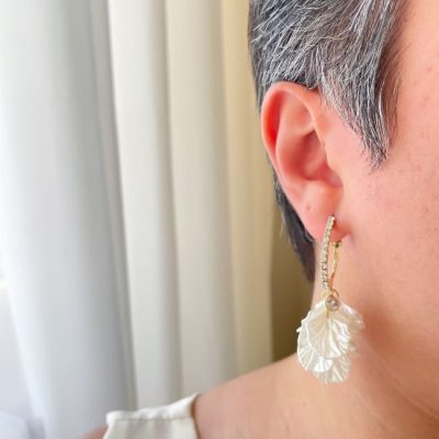 گوشواره حلقه ای فشن با آویز صدفی
