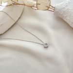 گردنبند مکعب نگیندار استیل