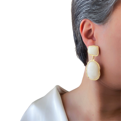 گوشواره میناکاری سفید صدفی آویز طرح 2