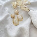 گوشواره میناکاری سفید صدفی آویز طرح 2