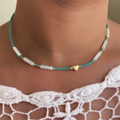 گردنبند مهره ای فیروزه ای بامبو با پلاک قلب