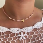 گردنبند مهره ای صورتی سنگی با پلاک قلب
