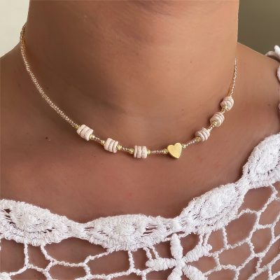 گردنبند مهره ای صورتی شفاف سنگی با پلاک قلب