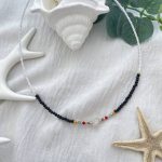 گردنبند مهره ای سفید و مشکی با پلاک کیوب