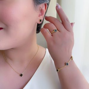 سرویس کامل ونکلیف مشکی گل ریز استیل (گردنبند تک گل)