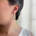 گوشواره کلیپسی با آویز حلقه گل نگیندار ژوپینگ