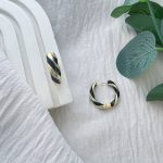 گوشواره حلقه ای میناکاری مشکی پیچ استیل