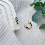 گوشواره حلقه ای میناکاری مشکی مثلثی استیل