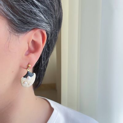 گوشواره میناکاری صدف مشکی و سفید استیل